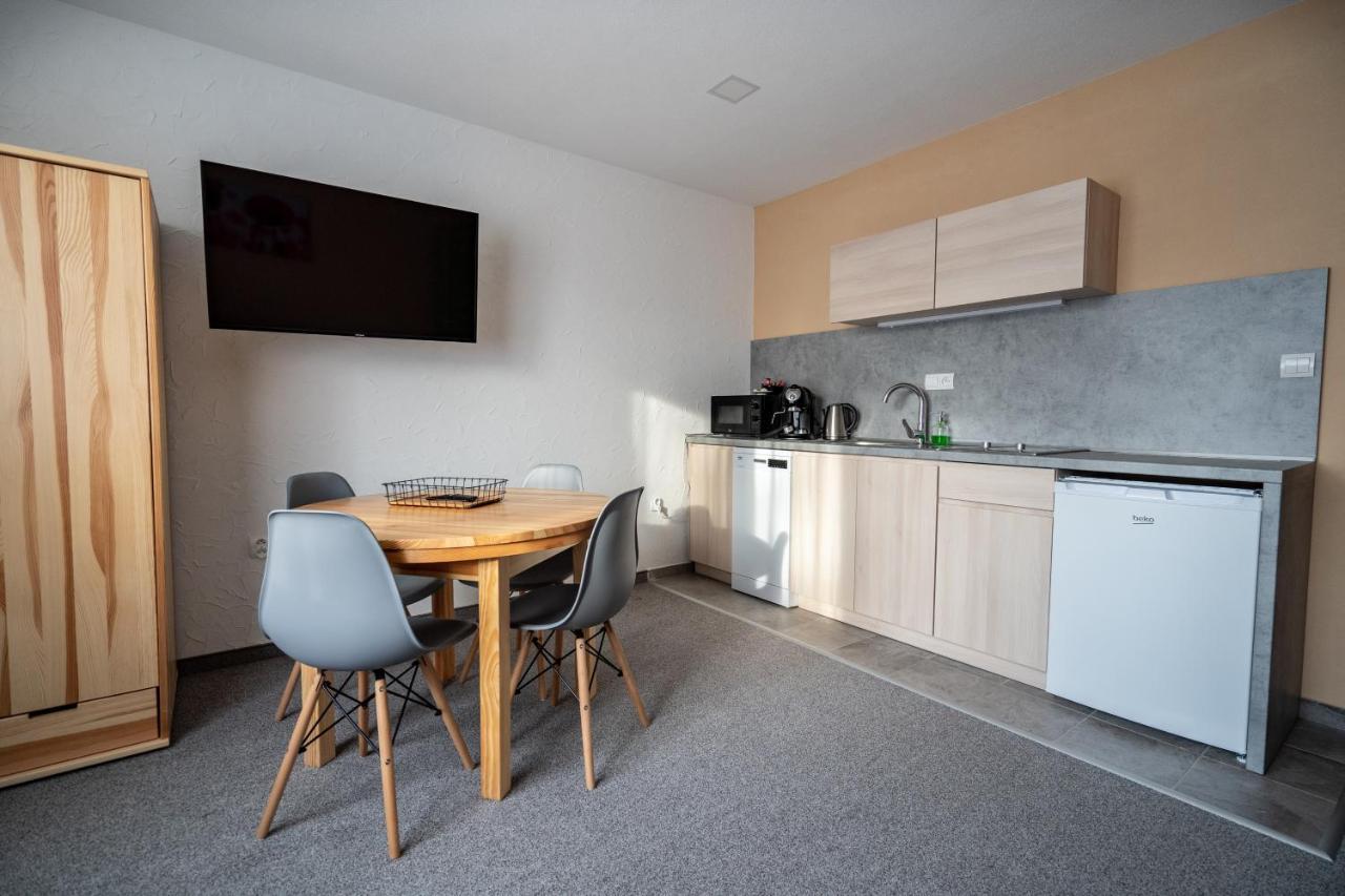 Apartmany Janka + Camp เบเชนยอวา ภายนอก รูปภาพ