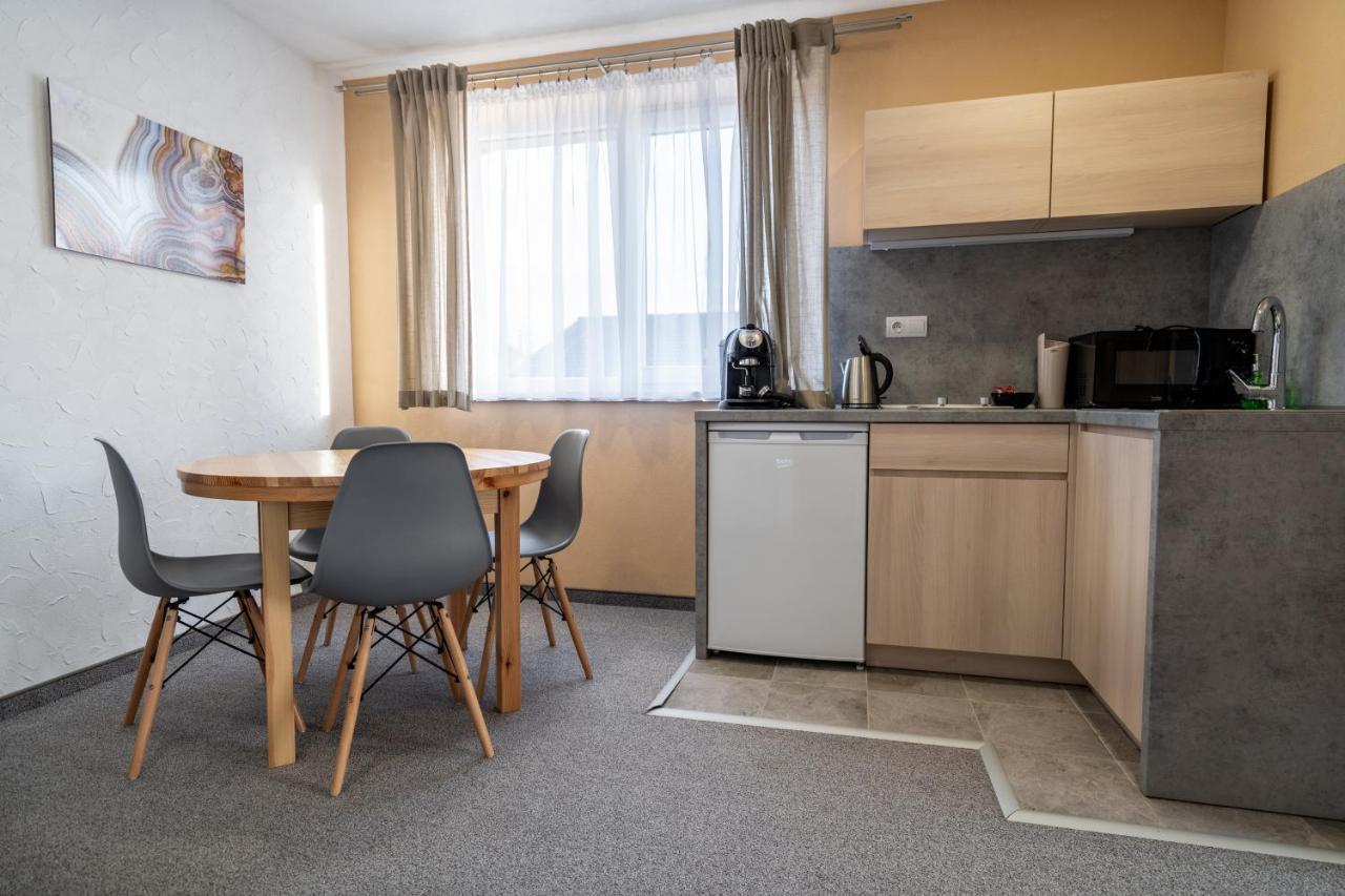 Apartmany Janka + Camp เบเชนยอวา ภายนอก รูปภาพ