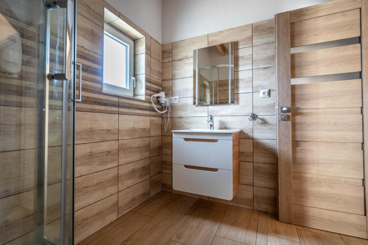 Apartmany Janka + Camp เบเชนยอวา ภายนอก รูปภาพ