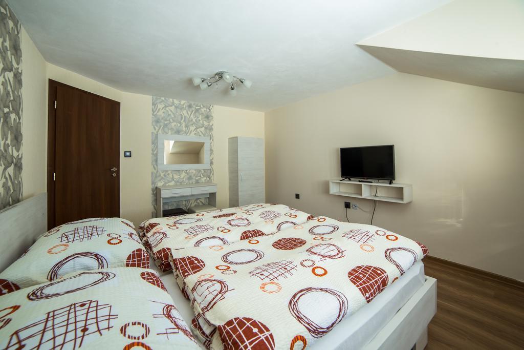 Apartmany Janka + Camp เบเชนยอวา ภายนอก รูปภาพ