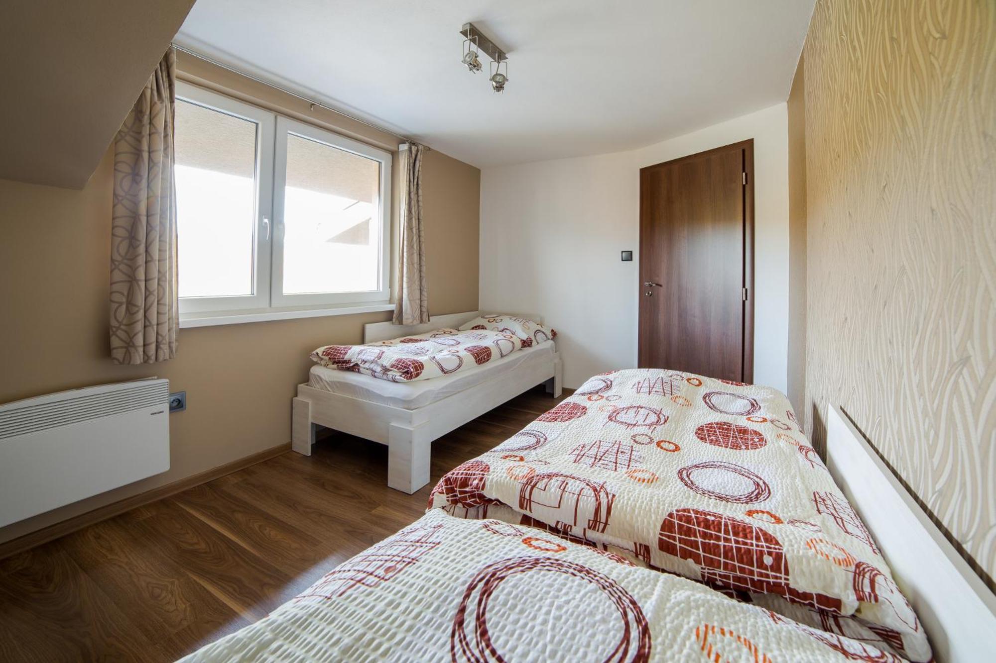 Apartmany Janka + Camp เบเชนยอวา ภายนอก รูปภาพ