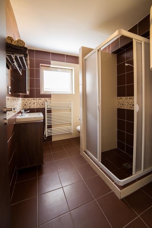 Apartmany Janka + Camp เบเชนยอวา ภายนอก รูปภาพ